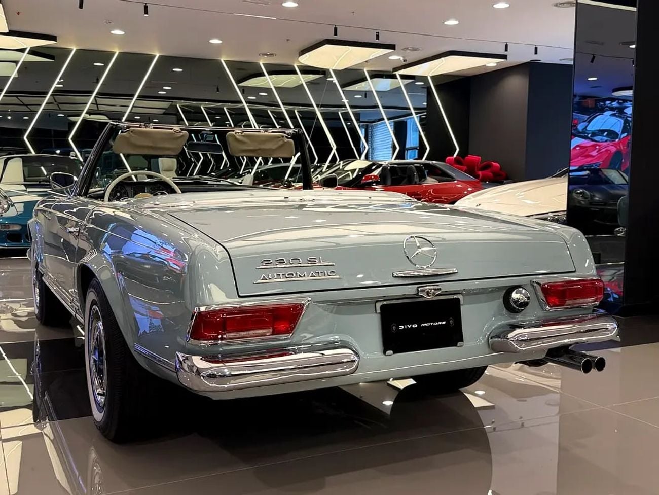 Mercedes Benz SL 280 Pagoda (W113) - Japanese Specs