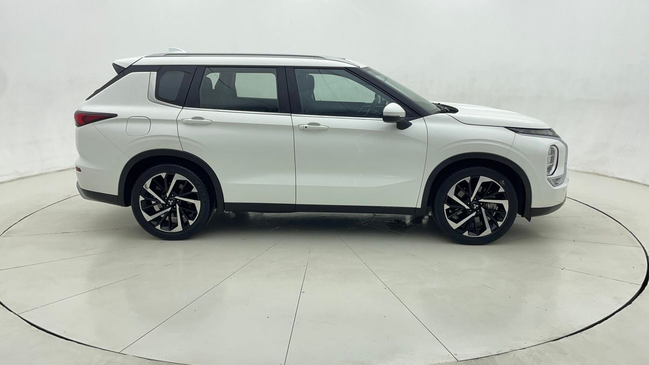 Mitsubishi Outlander 2023 HL FABRIC SEAT WITH SUNROOF | AED 1128/Month | 0 DP | 30 Day Return | Warranty | Service Histor