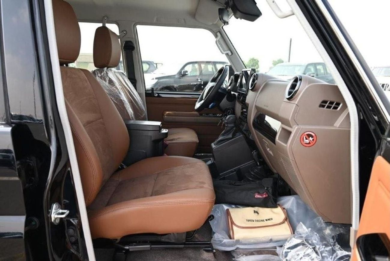 تويوتا لاند كروزر 70 SDLX V6 4.0L Petrol 5 Seater 4WD Automatic - Euro 4