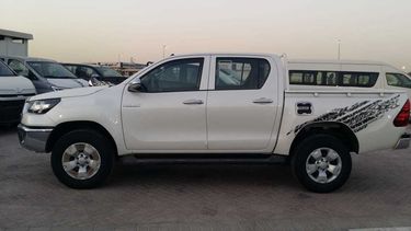 Toyota Hilux 2.4L MID 4X4 D/C M/T DSL for sale. White, 2021