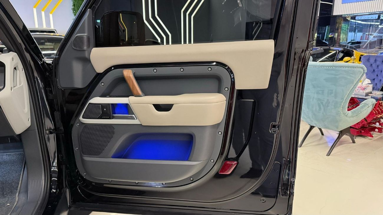 لاند روفر ديفندر P400 90 HSE 3.0L (5 Seater) 2022 Defender 90 V6 / GCC / ALTayyer Warranty
