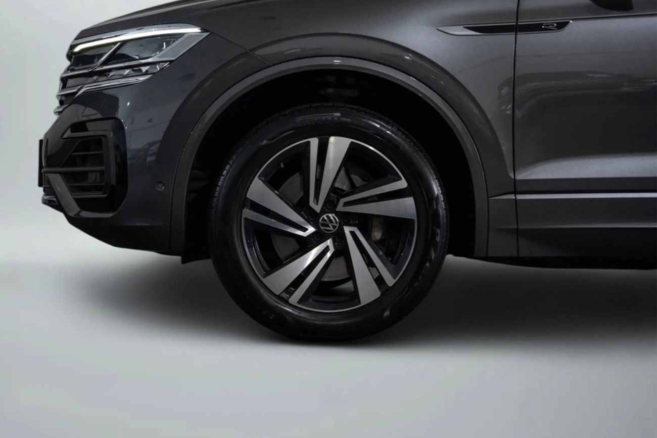 Volkswagen Touareg R-Line 3.0L AWD 2022 Volkswagen Touareg R-Line / Agency Warranty