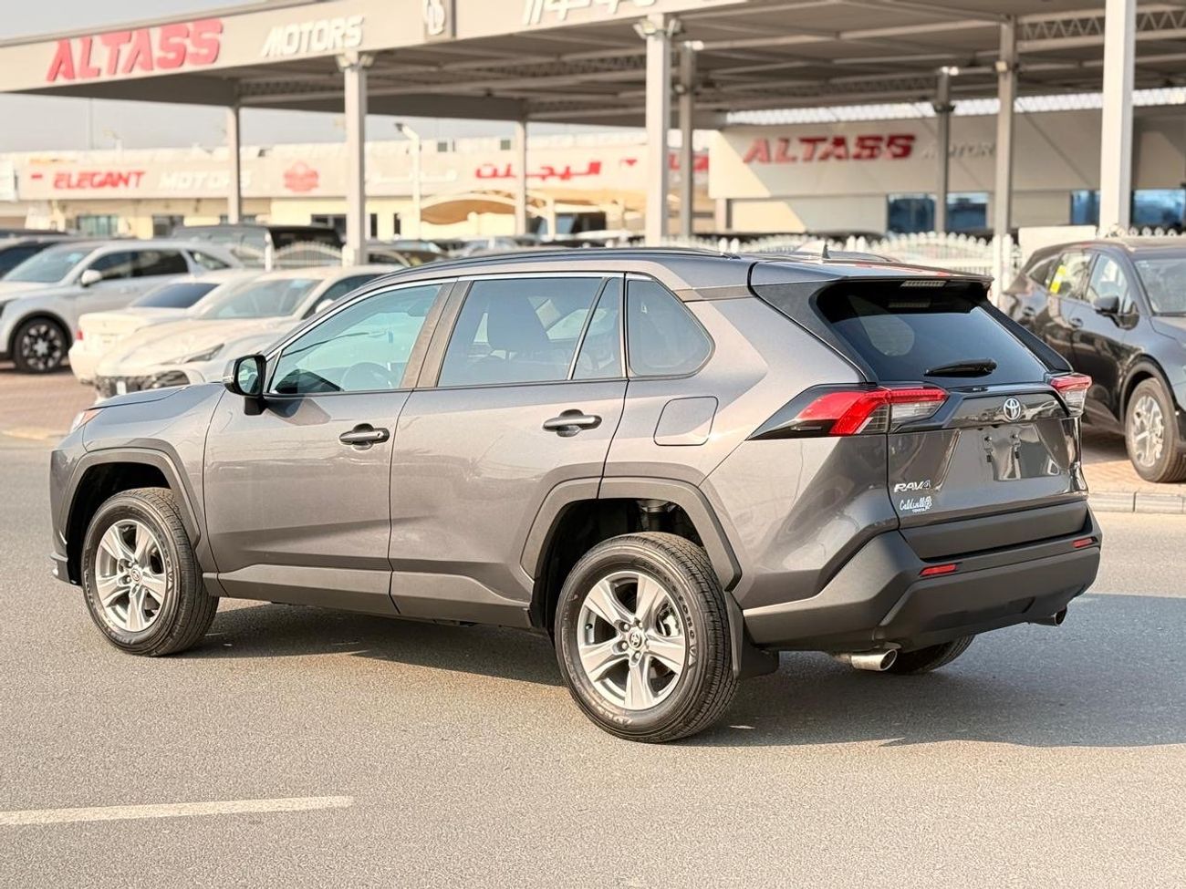 تويوتا راف ٤ XLE 2.5 L | Sunroof, push start 2024 model