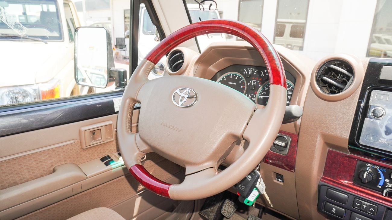 Toyota Land Cruiser Pick Up 4.0L V6 Single Cabin M/T