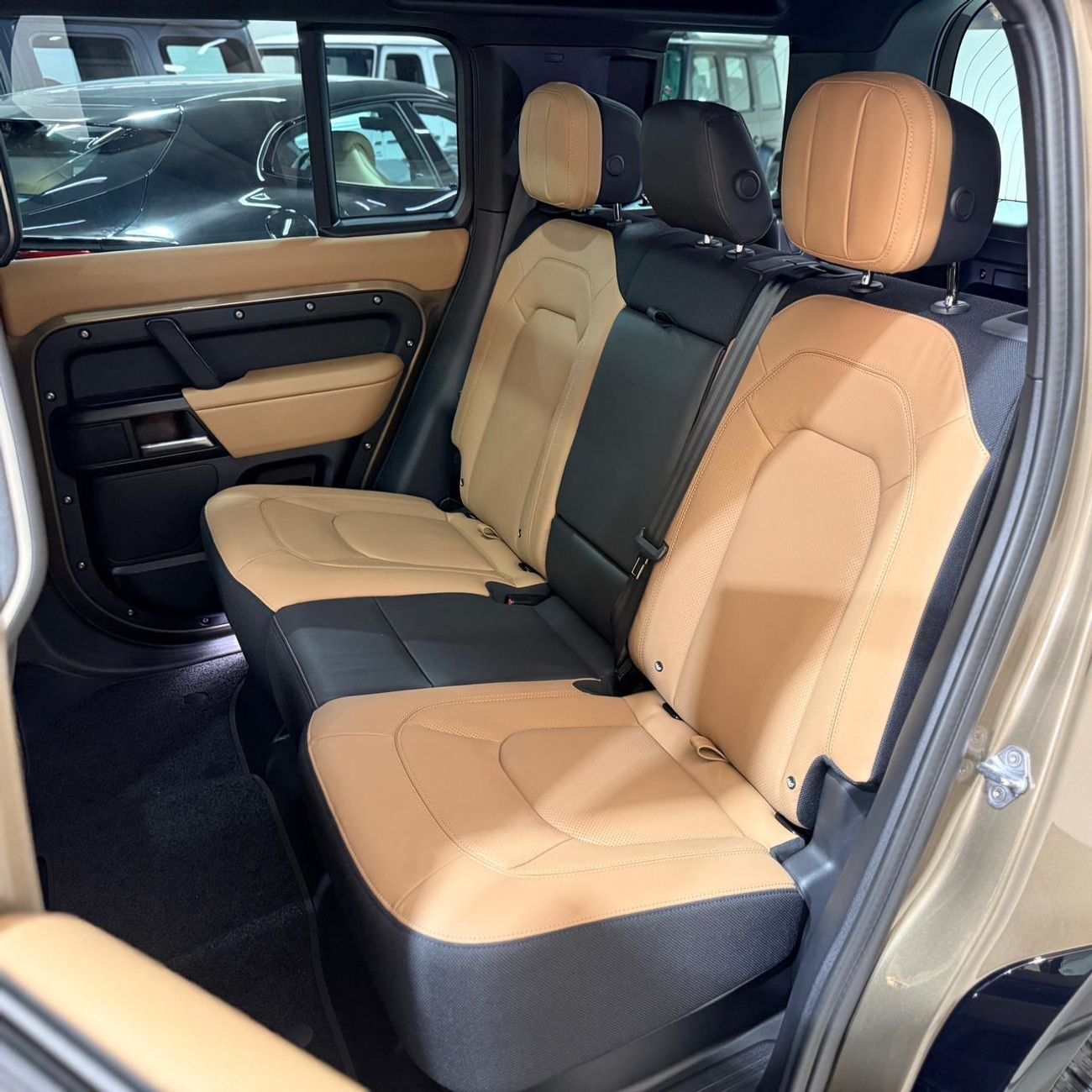 لاند روفر ديفندر X DYNAMIC P400 2026