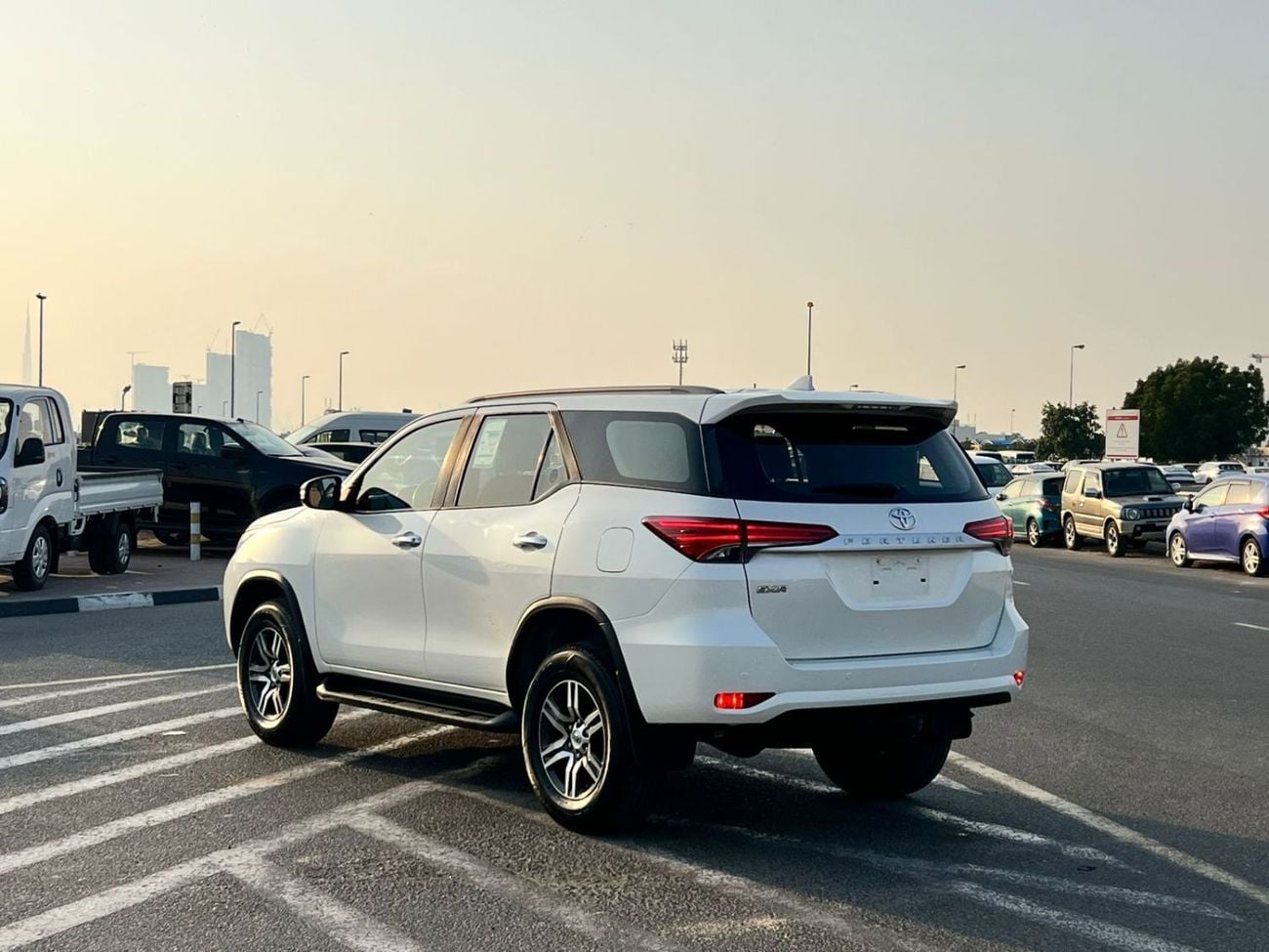 تويوتا فورتونر EXR 2022 Toyota Fortuner 2.7 V4 - AWD 4x4 - GCC - Rear Sensor
