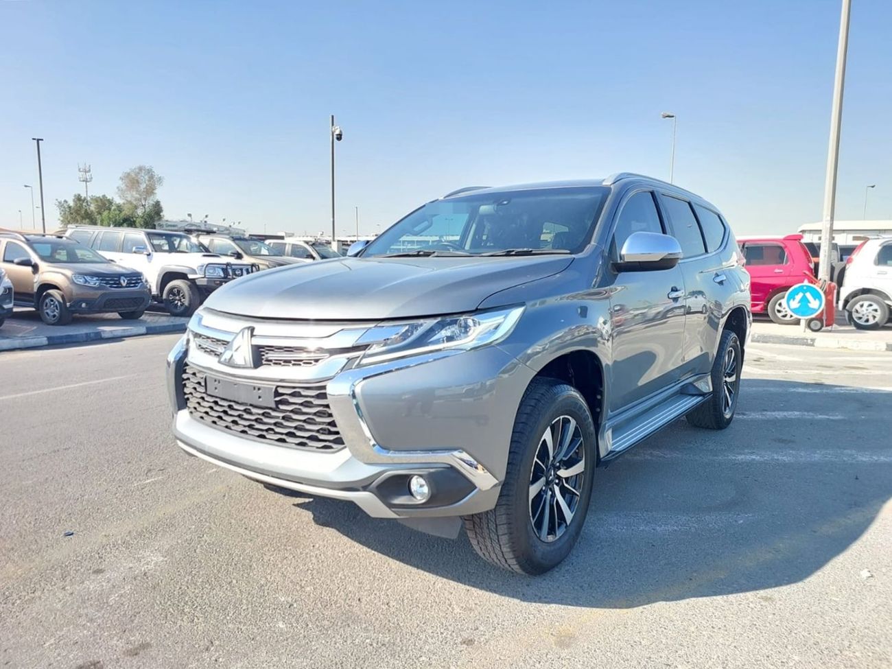 Mitsubishi Pajero MITSUBISHI PAJERO SUV RHD 2016 MODEL 2.4 L DIESEL AUTOMATIC(PM05897)