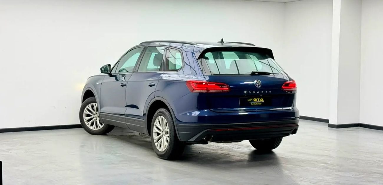 فولكس واجن طوارق Trendline, Full Service History, Fully Loaded, Excellent Condition, GCC