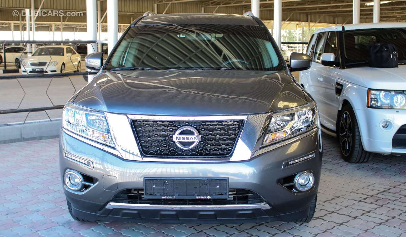 Nissan Pathfinder SV 4WD