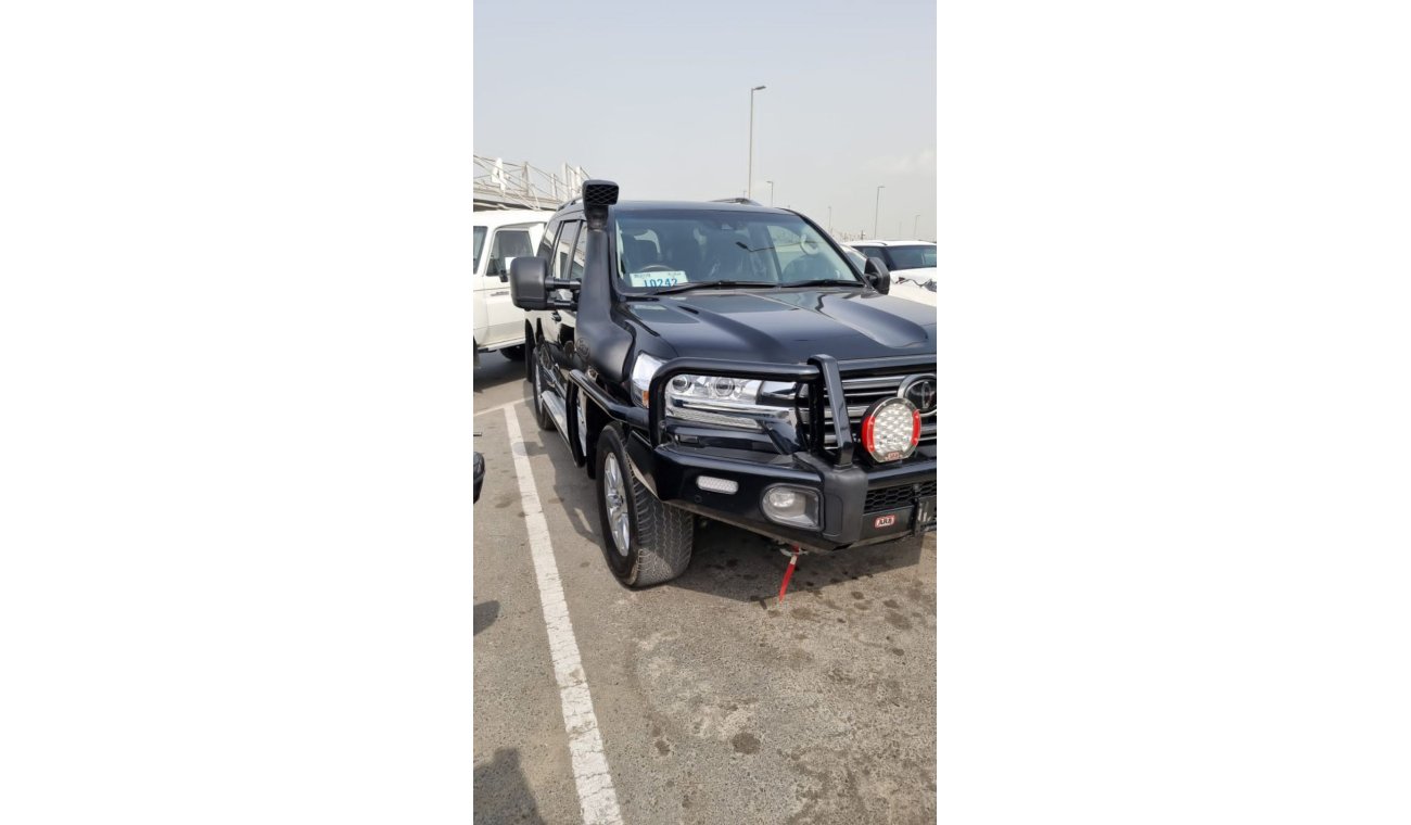 تويوتا لاند كروزر TOYOTA LAND CRUISER SAHARA 2020 MODEL FULL OPTION