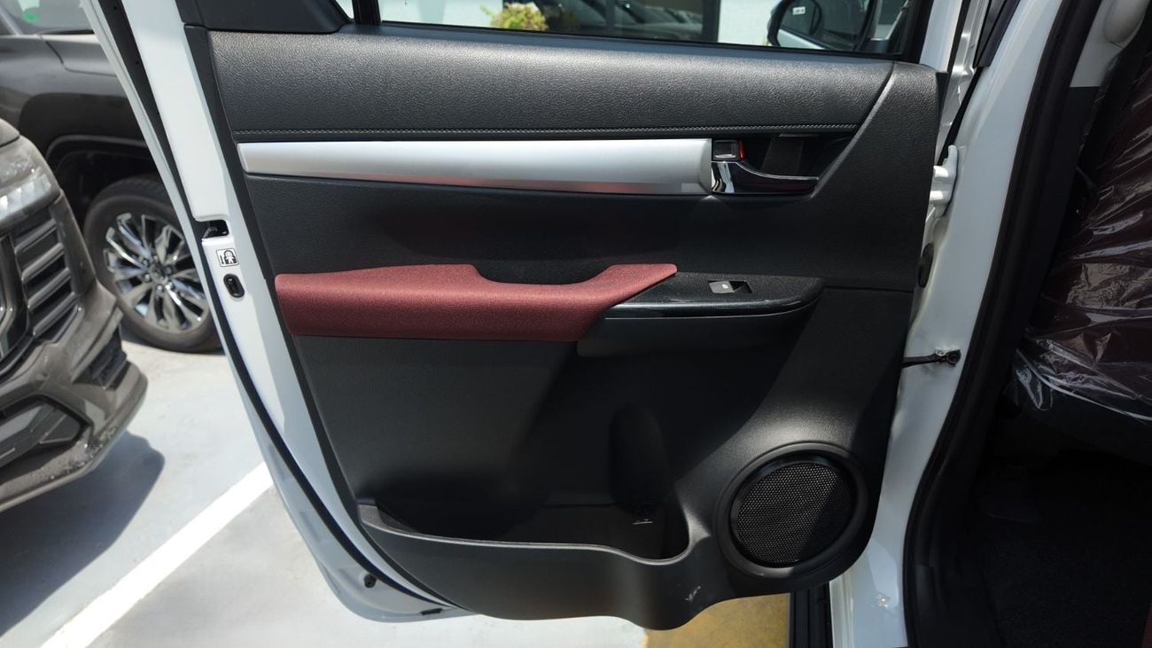 تويوتا هيلوكس  TOYOTA HILUX SR5 4.0 V6 4WD A/T 2026