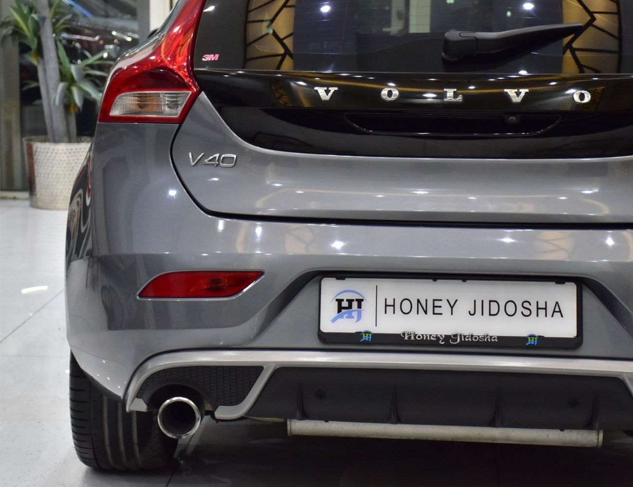 فولفو V40 EXCELLENT DEAL for our Volvo V40 T5 ( 2016 Model ) in Grey Color GCC Specs