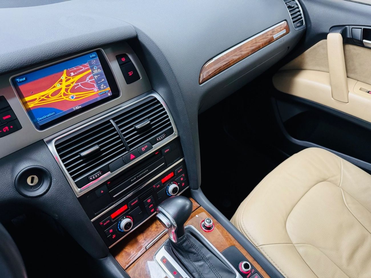 Audi Q7 TFSI quattro S-Line GCC .. FSH .. V6 .. S line .. Top Range .. Perfect Condition