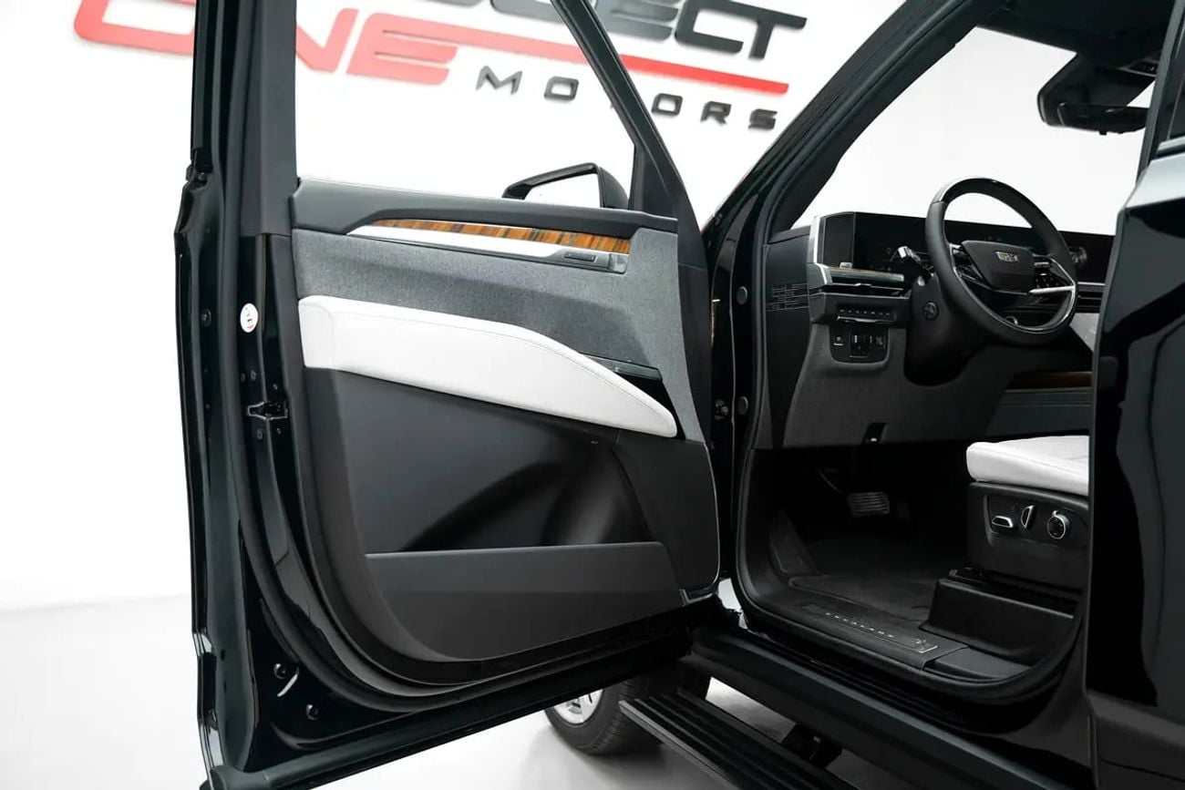 Cadillac Escalade Sport Platinum 6.2L 4WD 600 SPORT PLATINUM WITH WARRANTY AND SERVICE CONTRACT