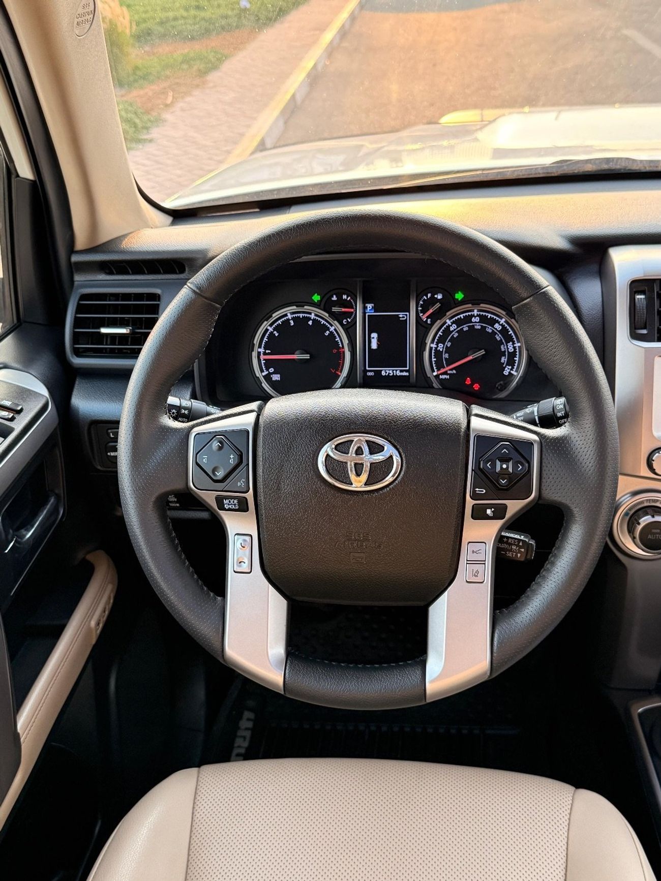 Toyota 4Runner Limited edition 2020 model leather seats, sunroof, seat cooler,heater