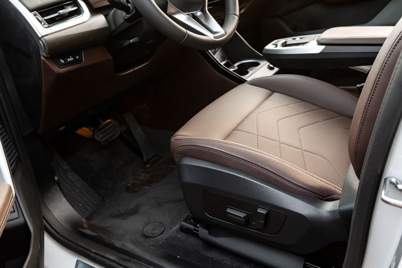 بي أم دبليو iX1 2025 | BMW IX1 XDRIVE 30LX DESIGN PACKAGE