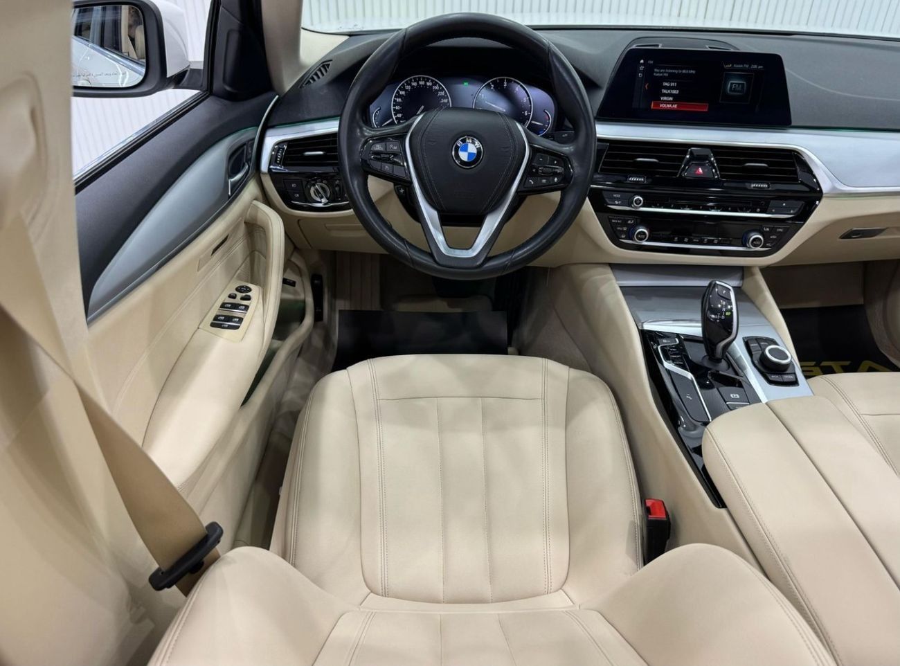 بي أم دبليو 520i Std 2.0L 2020 BMW 520i Executive, 2025 BMW Warranty + Service Pack, Excellent Condition, GCC