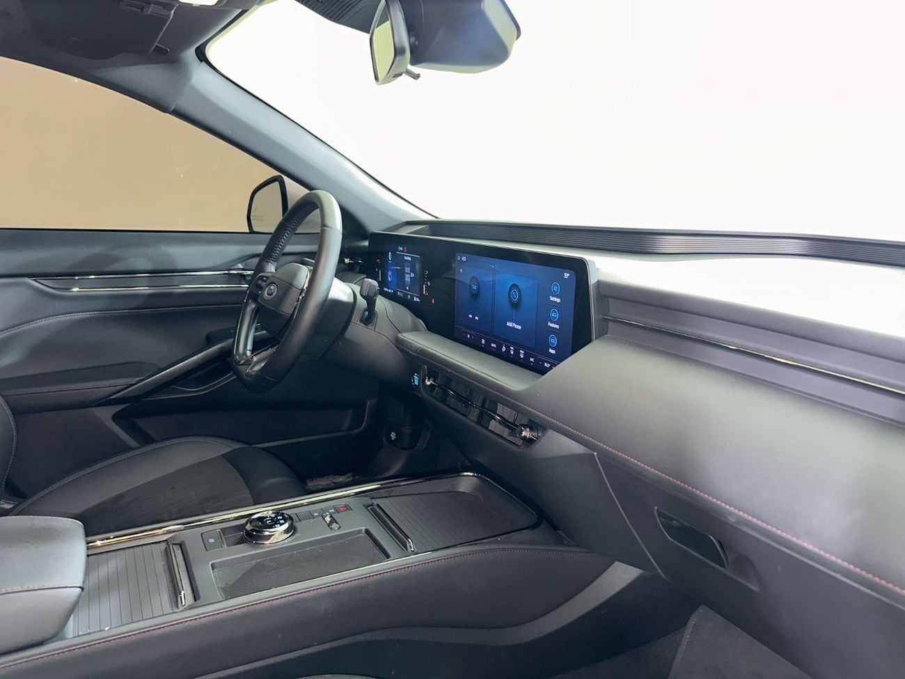 Ford Taurus TREND / AL TAYER MOTORS AL QOUZ SHOWROOM