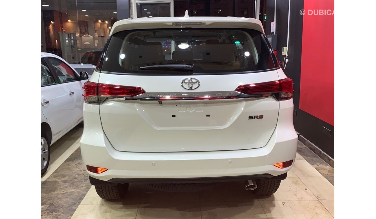 Toyota Fortuner V4 MY2020 WITH REAR SCREENS  ( WARRANTY / SERVICES )