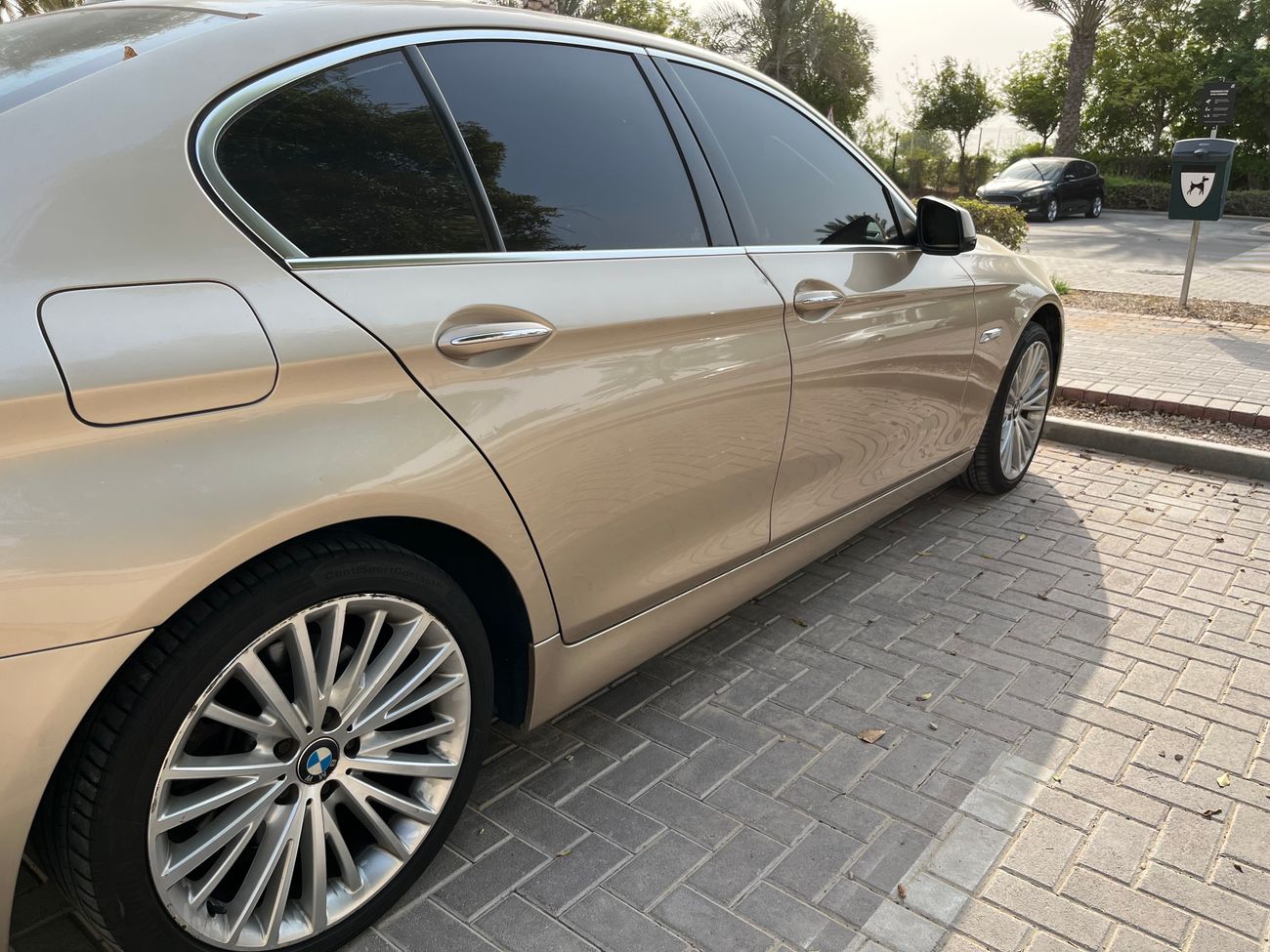 BMW 528i