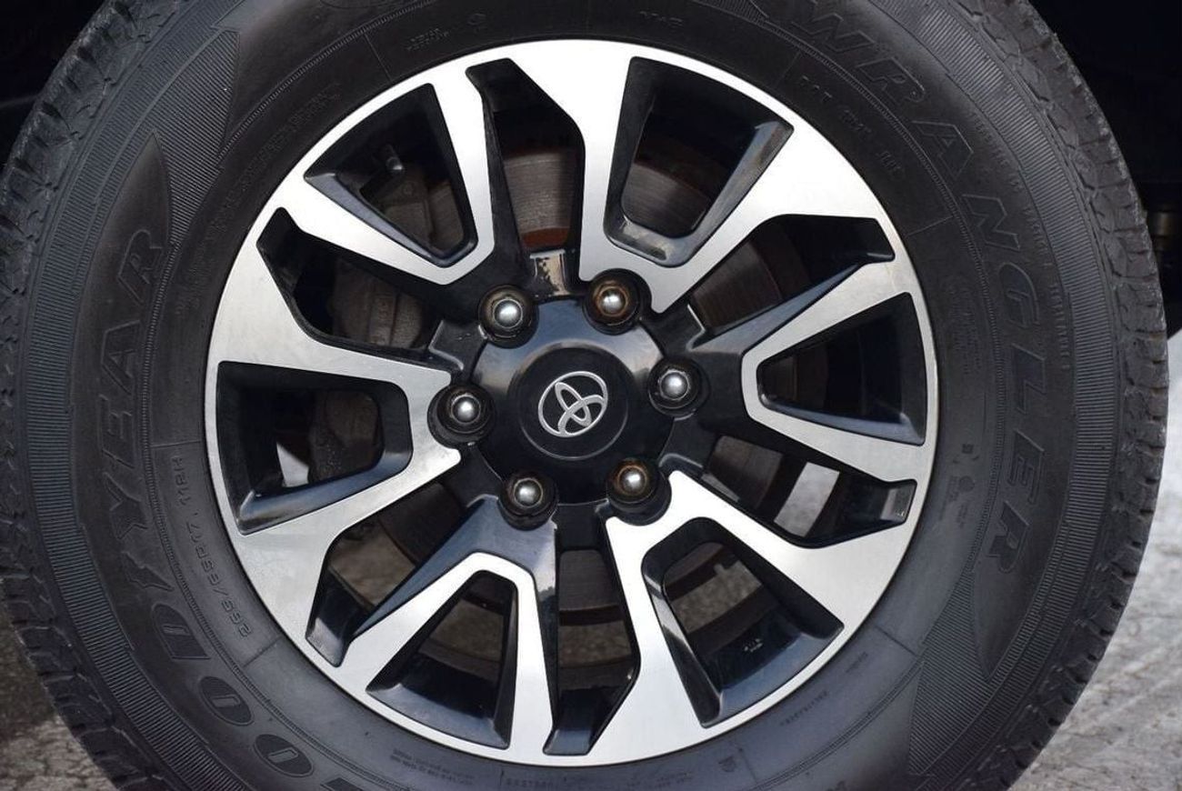 تويوتا هيلوكس 4x4 Diesel 2.8L AWD A/T (Right Hand )