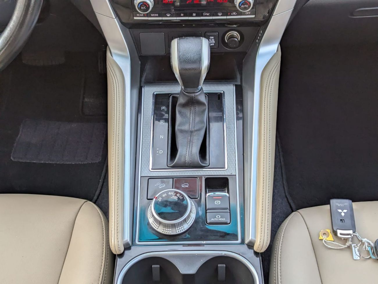 ميتسوبيشي مونتيرو سبورت Mitsubishi Montero sport 2022 LHD white colour