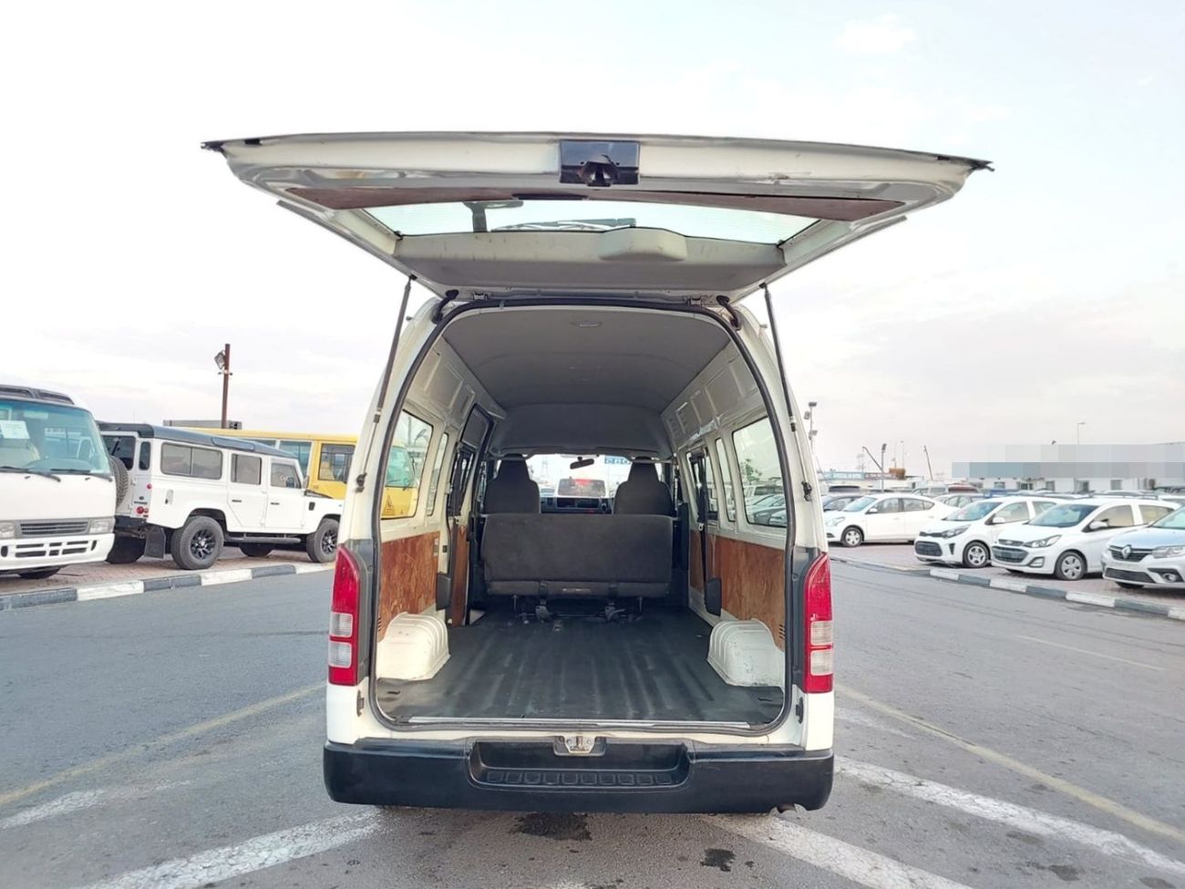 تويوتا هاياس TOYOTA HIACE VAN RHD 2015 MODEL 3.0 L DIESEL AUTOMATIC(PM16208)