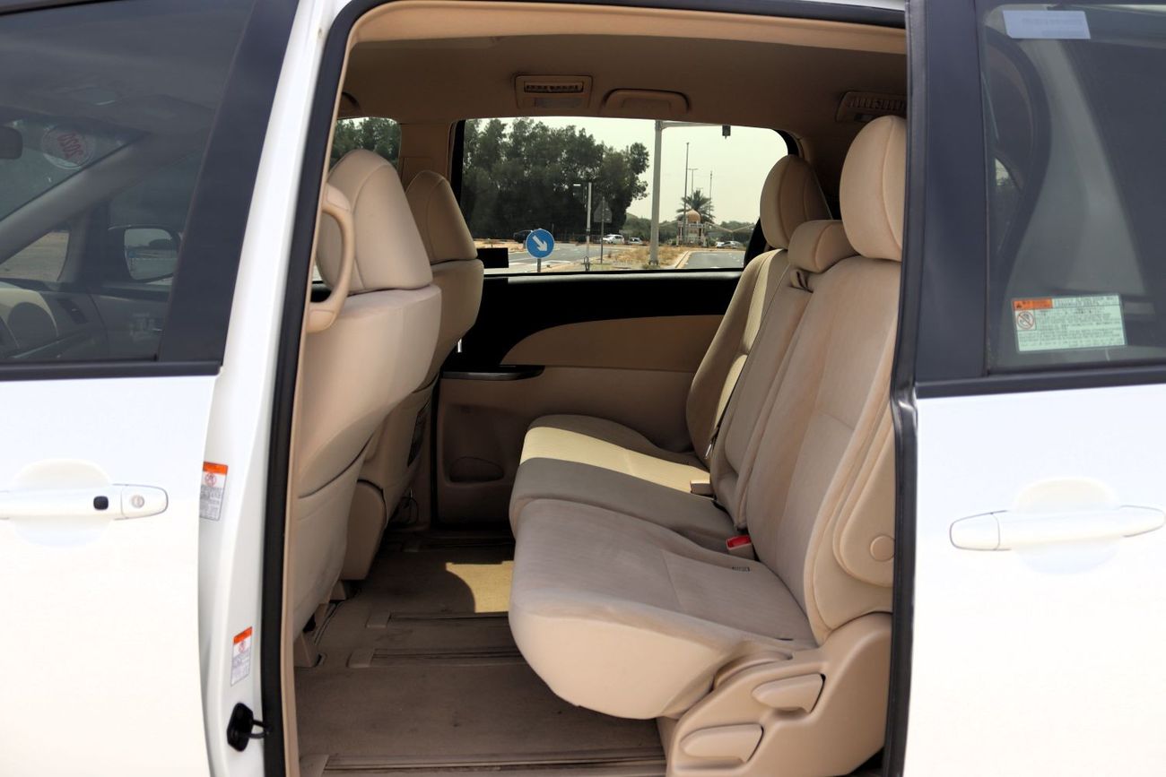 Toyota Previa ACCIDENTS FREE - GCC - ORIGINAL PAINT - S - PERFECT CONDITION INSIDE OUT