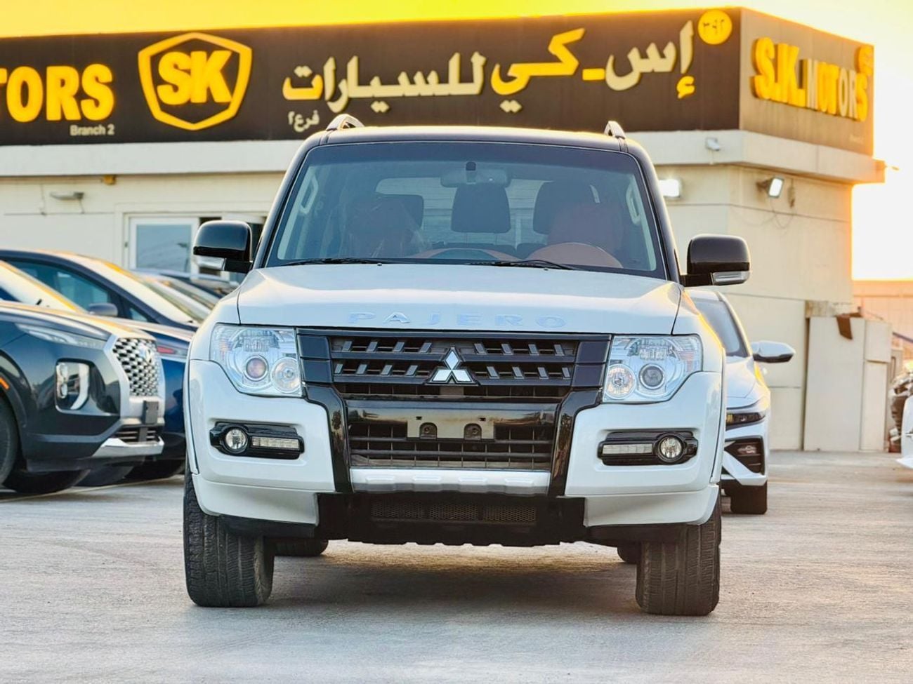 ميتسوبيشي باجيرو  3.5L Petrol | RockFord System | Sunroof