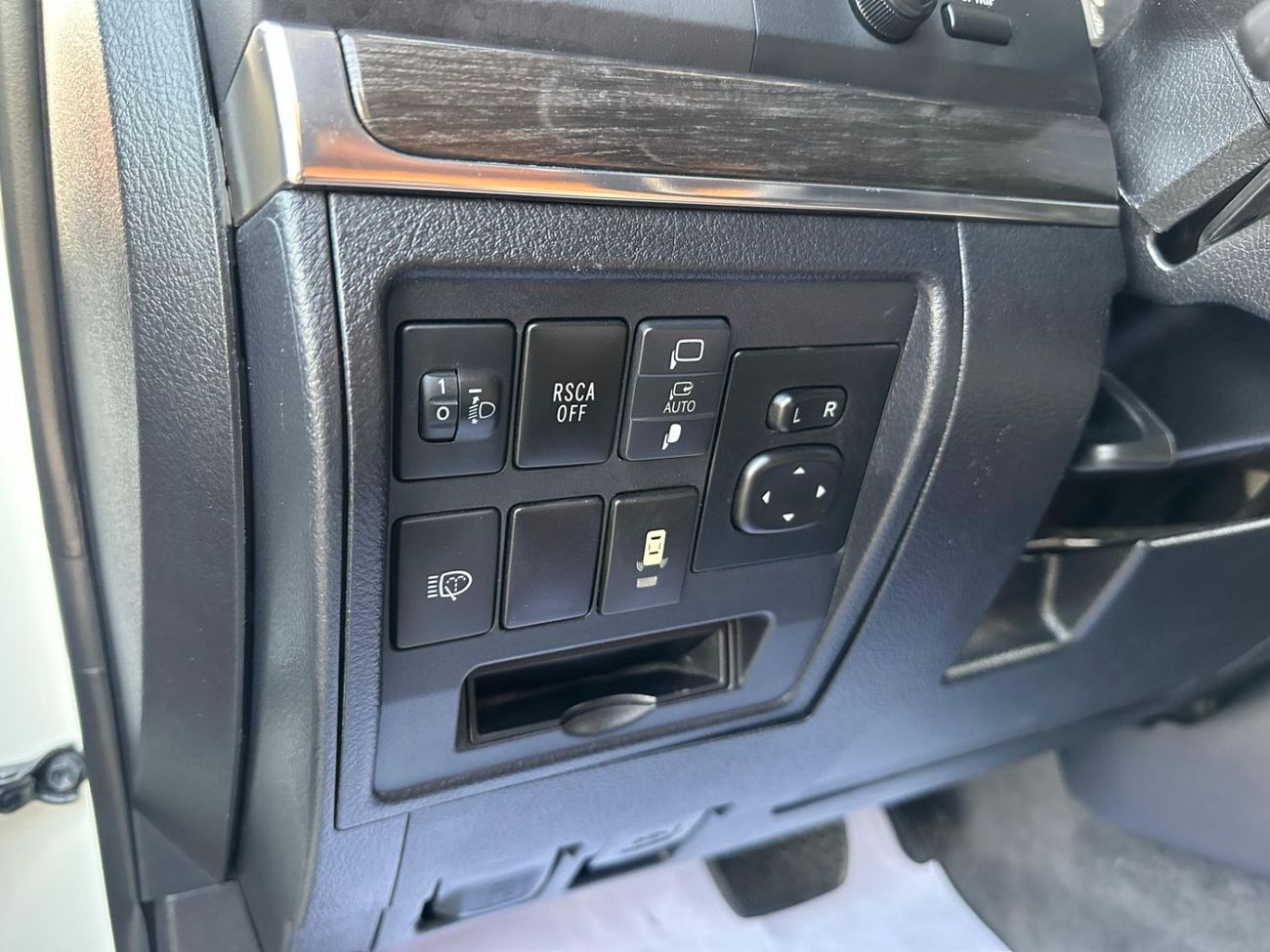 تويوتا لاند كروزر Toyota landcruise 2021Model Engine 4.0 v6 petrol GXR colour white Transmission Automatic Interior.Bl