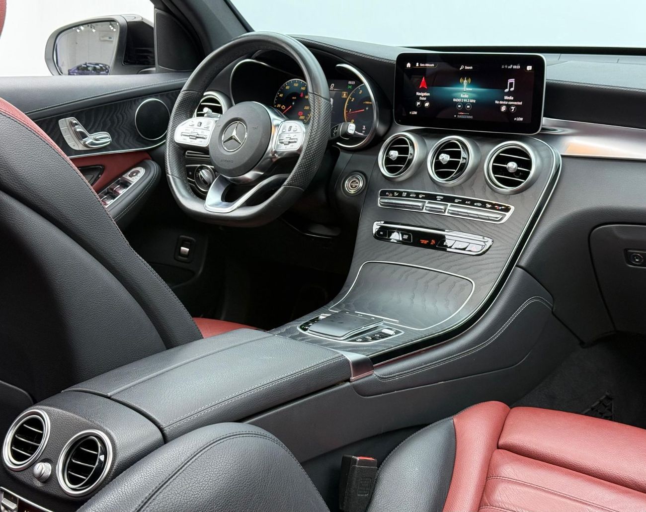 مرسيدس بنز GLC 300 Coupe 2.0L 2020 Mercedes Benz GLC300 AMG 4MATIC Coupe, Warranty, Full Service History, Fully Loaded,