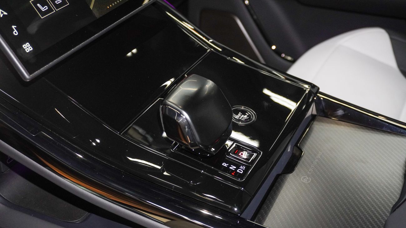 Land Rover Range Rover SVR