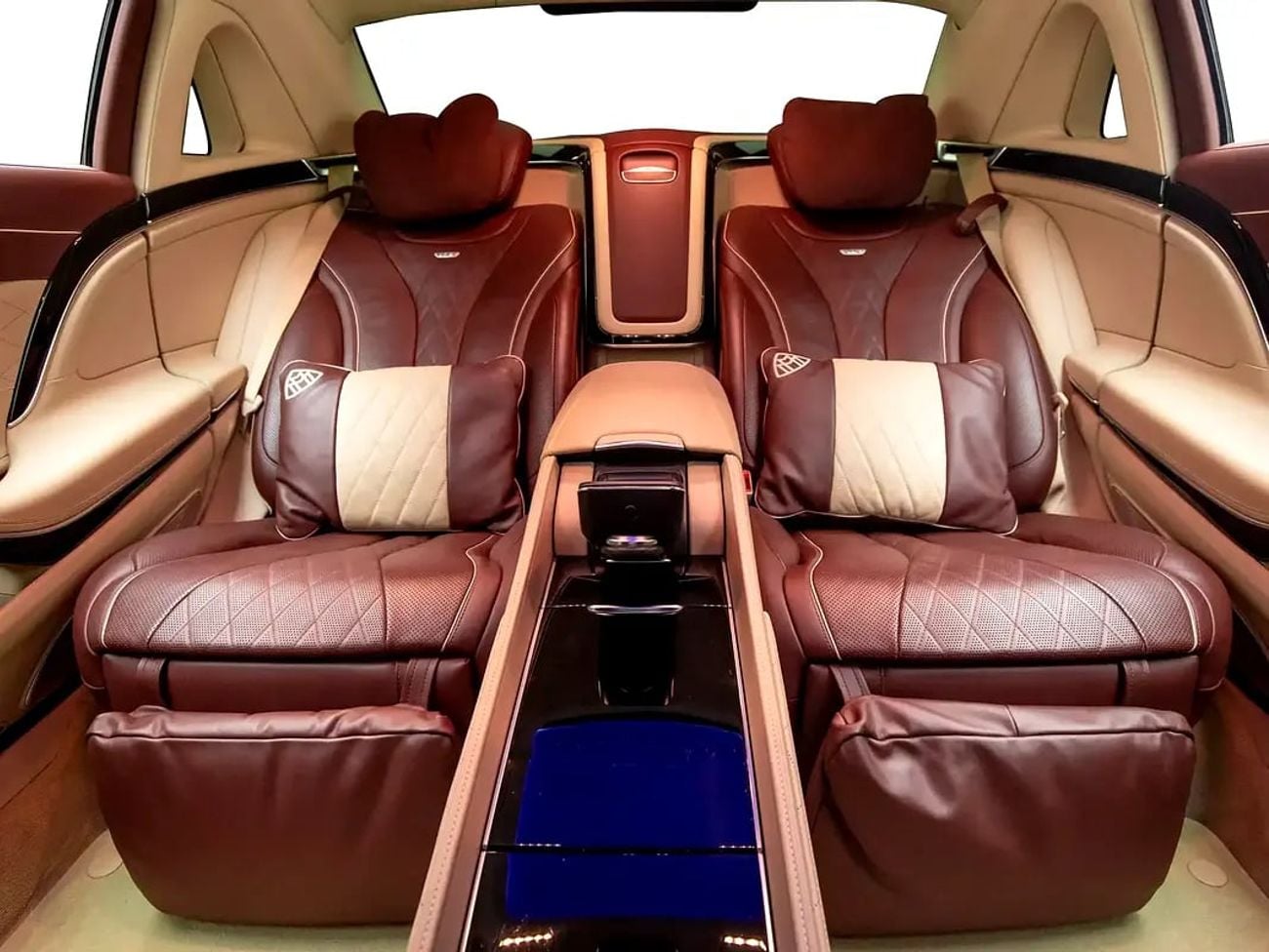 مرسيدس مايباخ S650 مايباخ Mercedes Benz | Maybach | S650 | GCC Specs | V12 Luxury Sedan