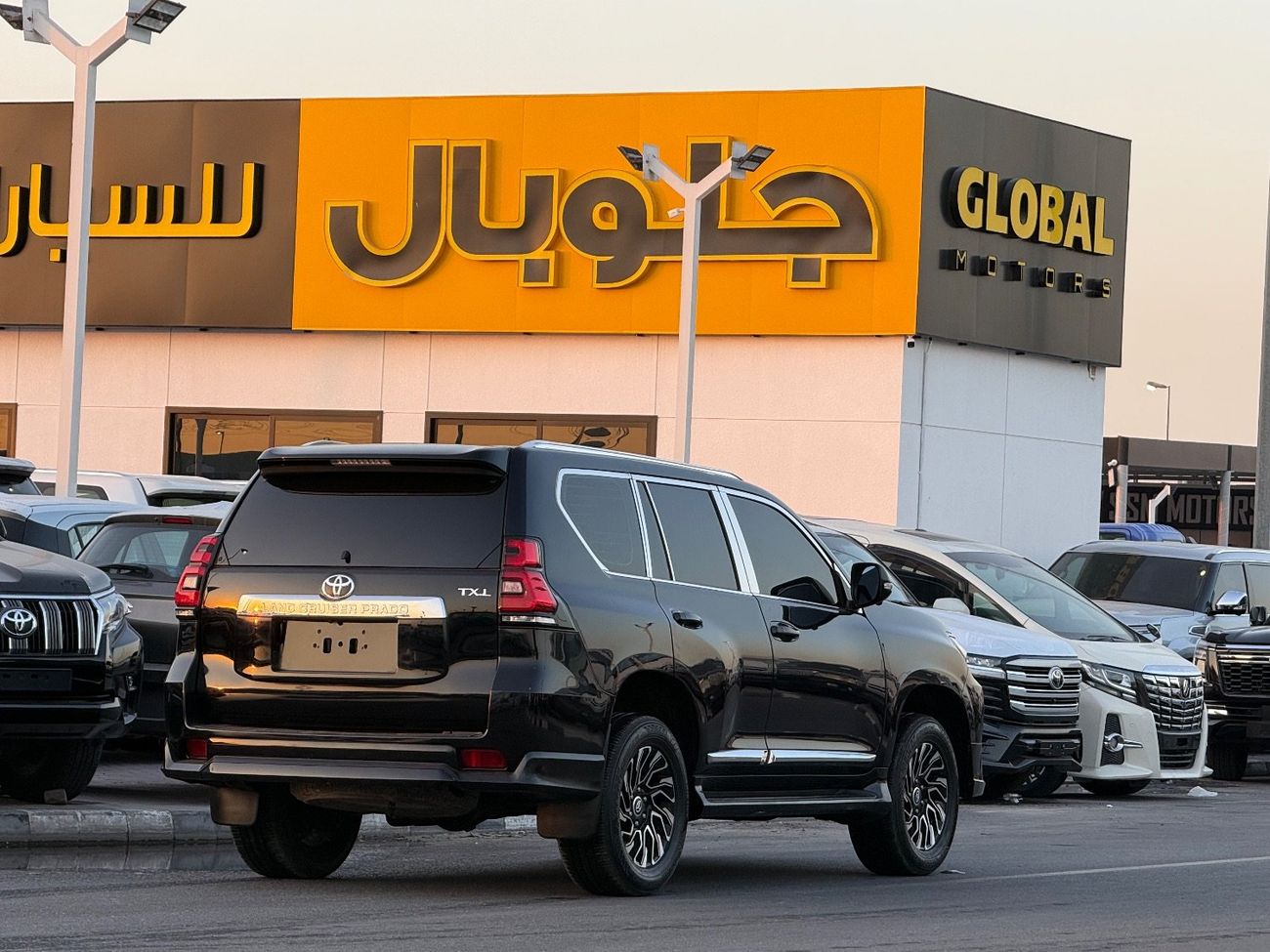 تويوتا برادو Std 2.7L (271 HP)