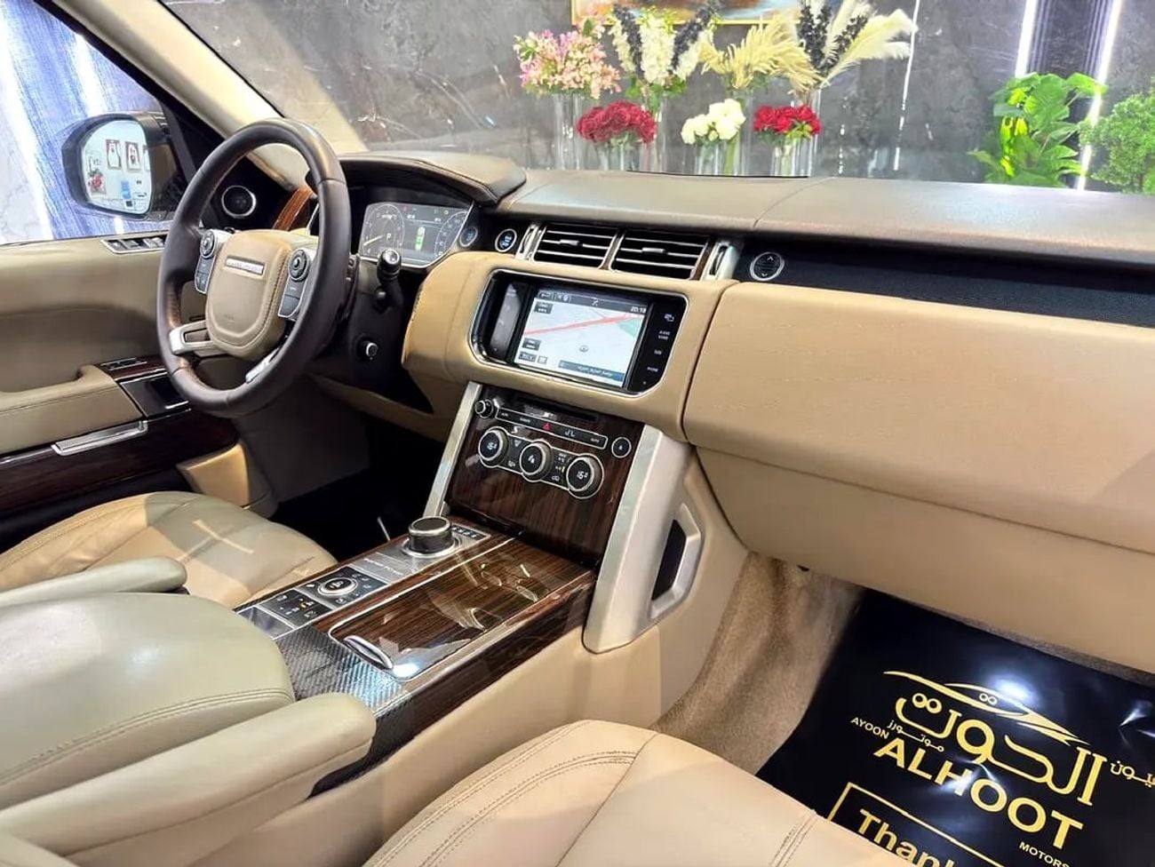 Land Rover Range Rover FACELIFT RR VOGUE V8 || F.S.H AL TAYER ||GCC || TOP RANGE || GIVEN WARRANTY ||AMAZING CONDITION