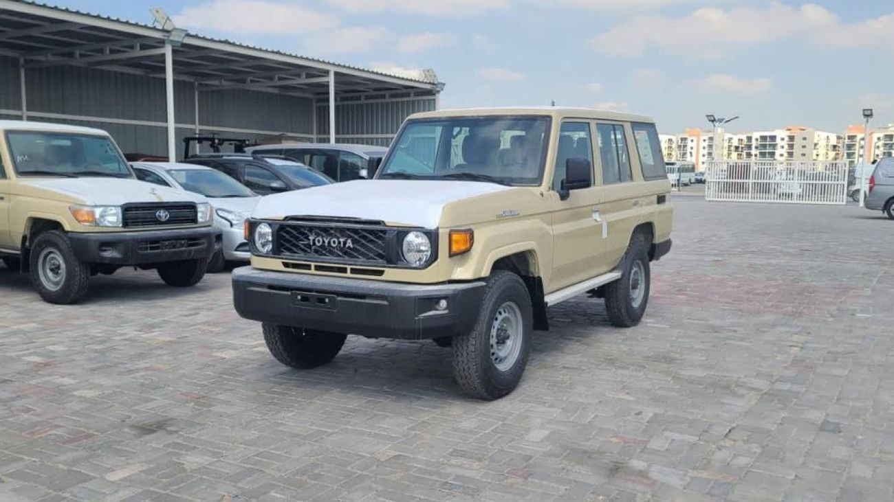 Toyota Land Cruiser 70 TOYOTA LC 76 HARDTOP 4.2L DIESEL V6 2024 COLOR WHITE  AND BEIGE