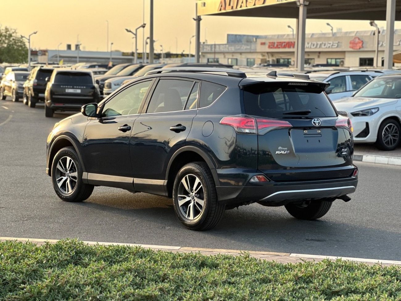 Toyota RAV4 XLE 4WD sunroof  full Option