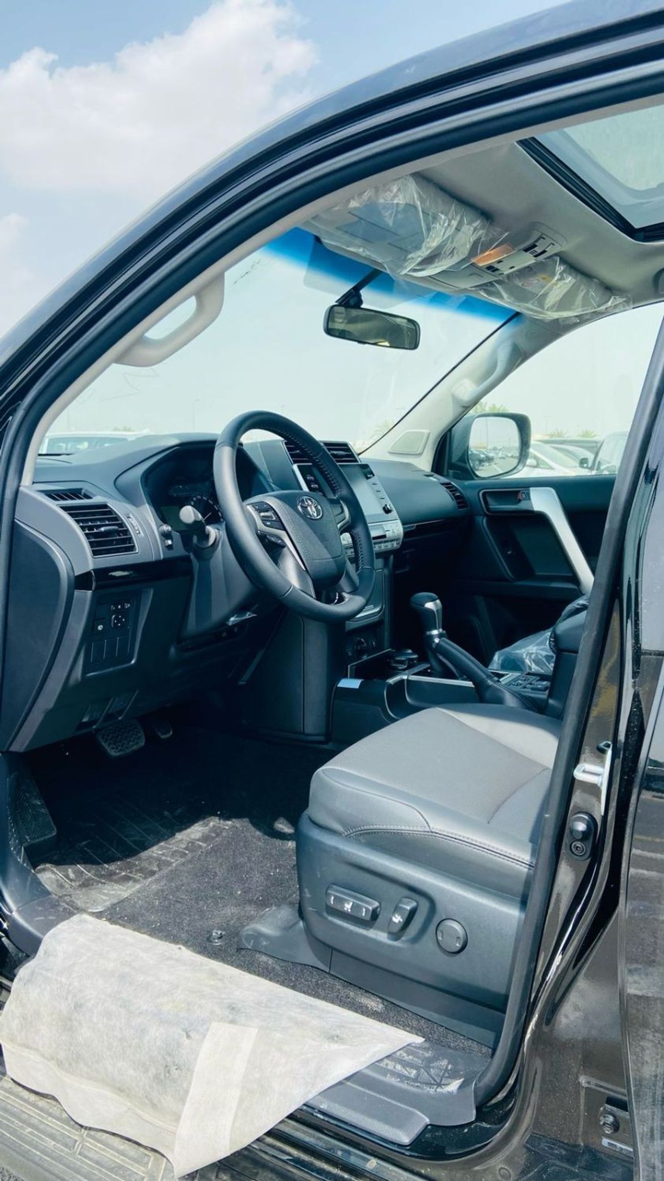 Toyota Prado 2023 Toyota Prado 2.7L V4 Petrol Europe Specs Full Options with Leather Seats, Sunroof and Cool box