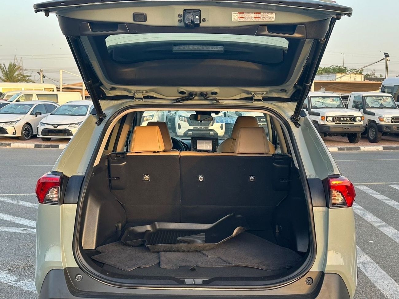 Toyota RAV4 VXR HEV 2021 RAV4 Hybrid 4x4 premium