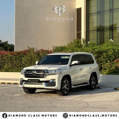Toyota Land Cruiser Toyota Land Cruiser VXR Full option  GCC  Under Warranty  Full Service History