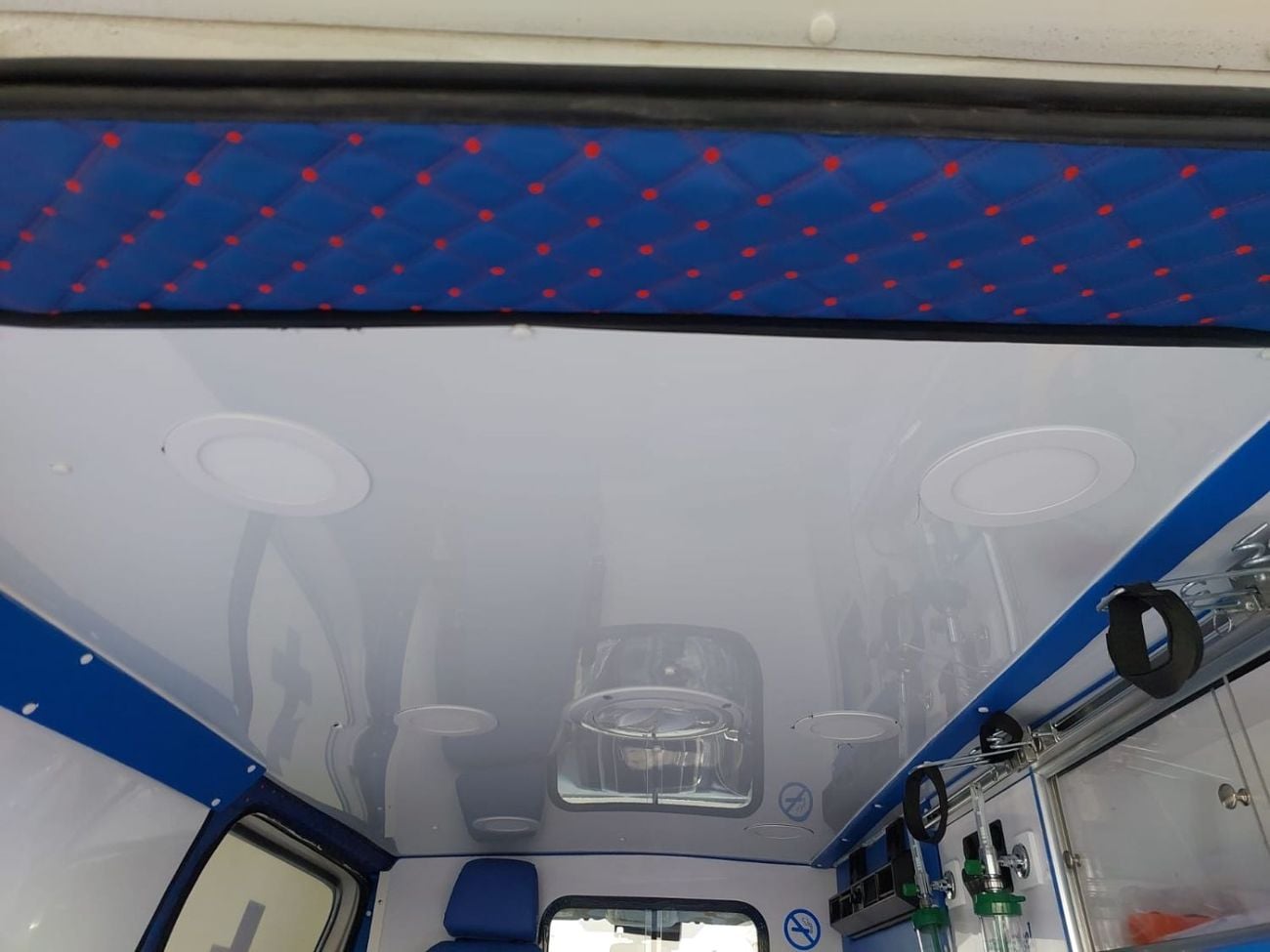 تويوتا هاياس TOYOTA HIACE COMMUTER AMBULANCE VAN RHD 2020 MODEL 2.8 L DIESEL AUTOMATIC(PM19152)