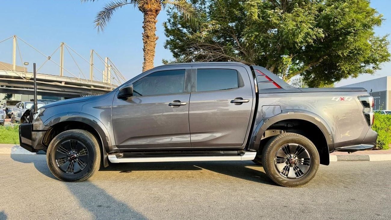 إيسوزو D ماكس X-TERRAIN | HEAVY OFF-ROAD FRONT BUMPER | PUSH START | REAR VIEW CAMERA | AT | 3.0L DIESEL | POWER S