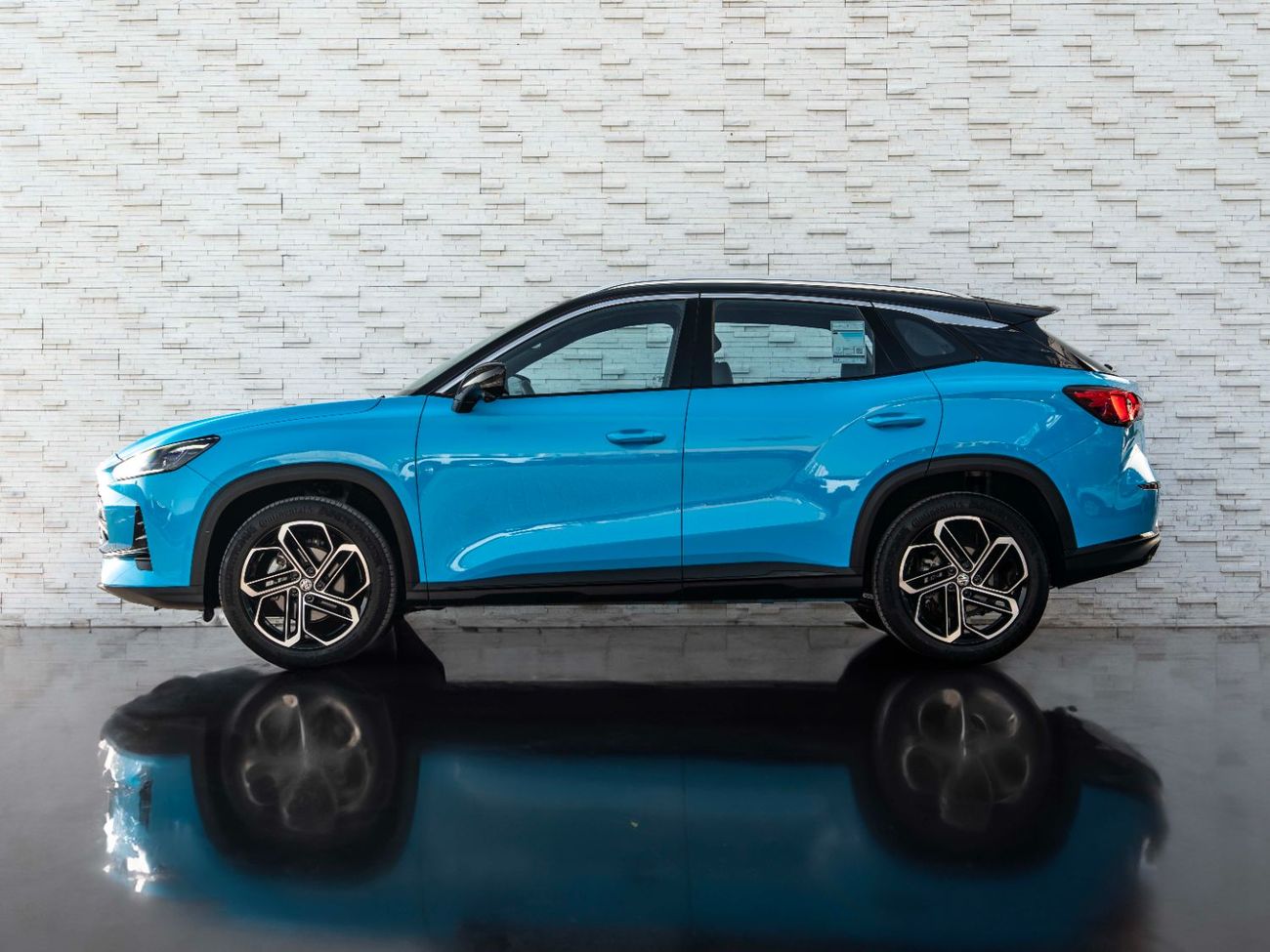 أم جي وان 1.5 LUX