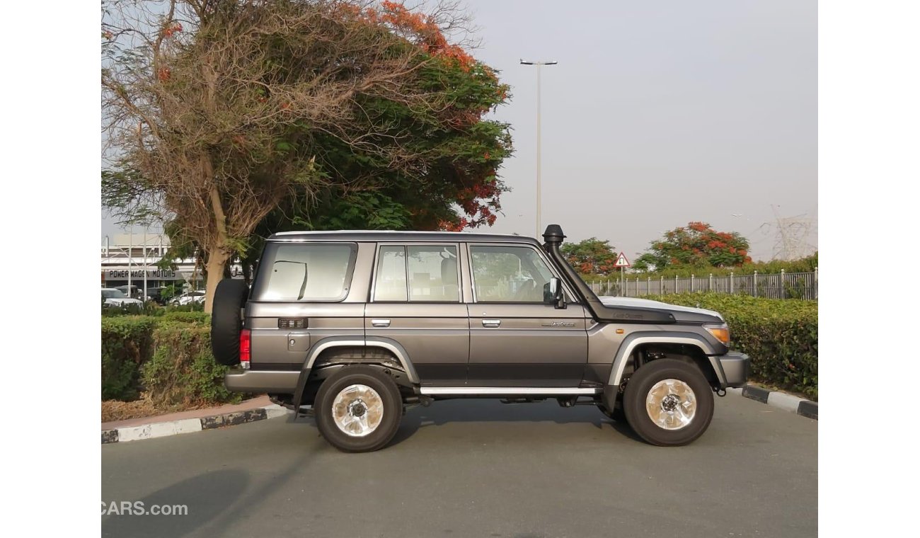 Toyota Land Cruiser Hard Top 76 HT DLX V6 4.0L PETROL WITH WINCH