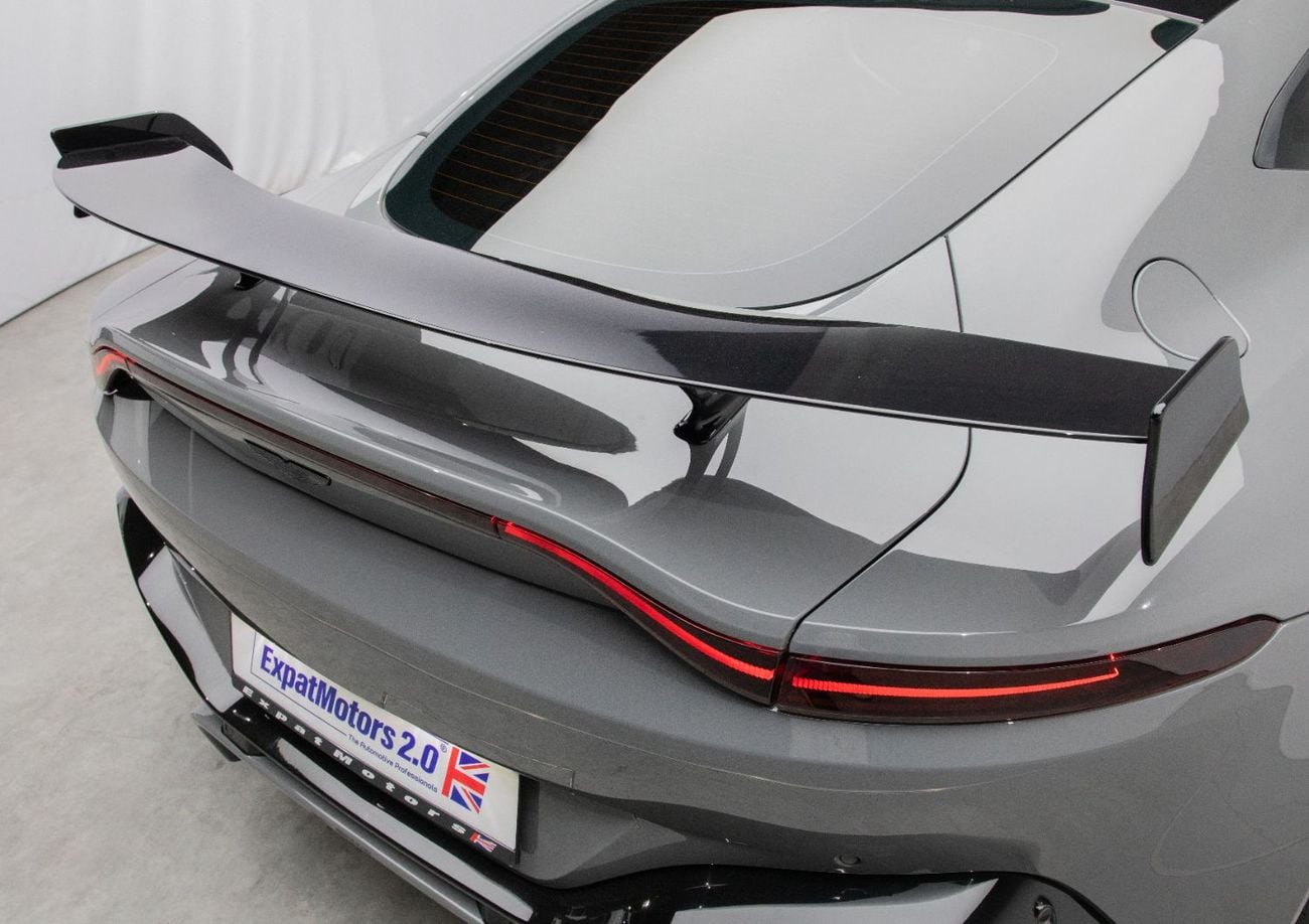 Aston Martin Vantage Standard V8