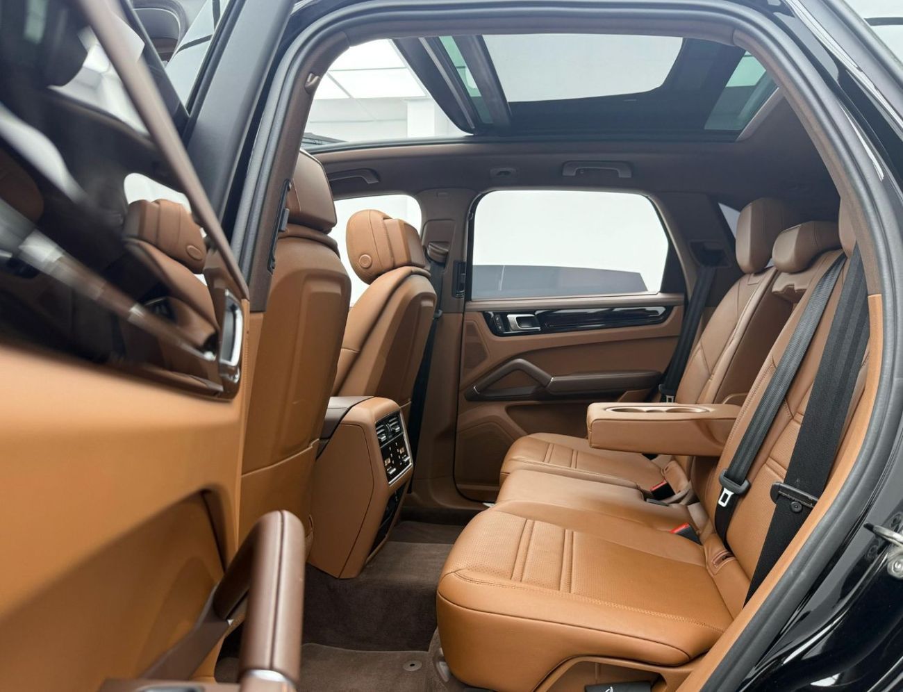 Porsche Cayenne 2023 Porsche Cayenne, Warranty, Full Porsche Service History, Low Km, Fully Loaded, GCC