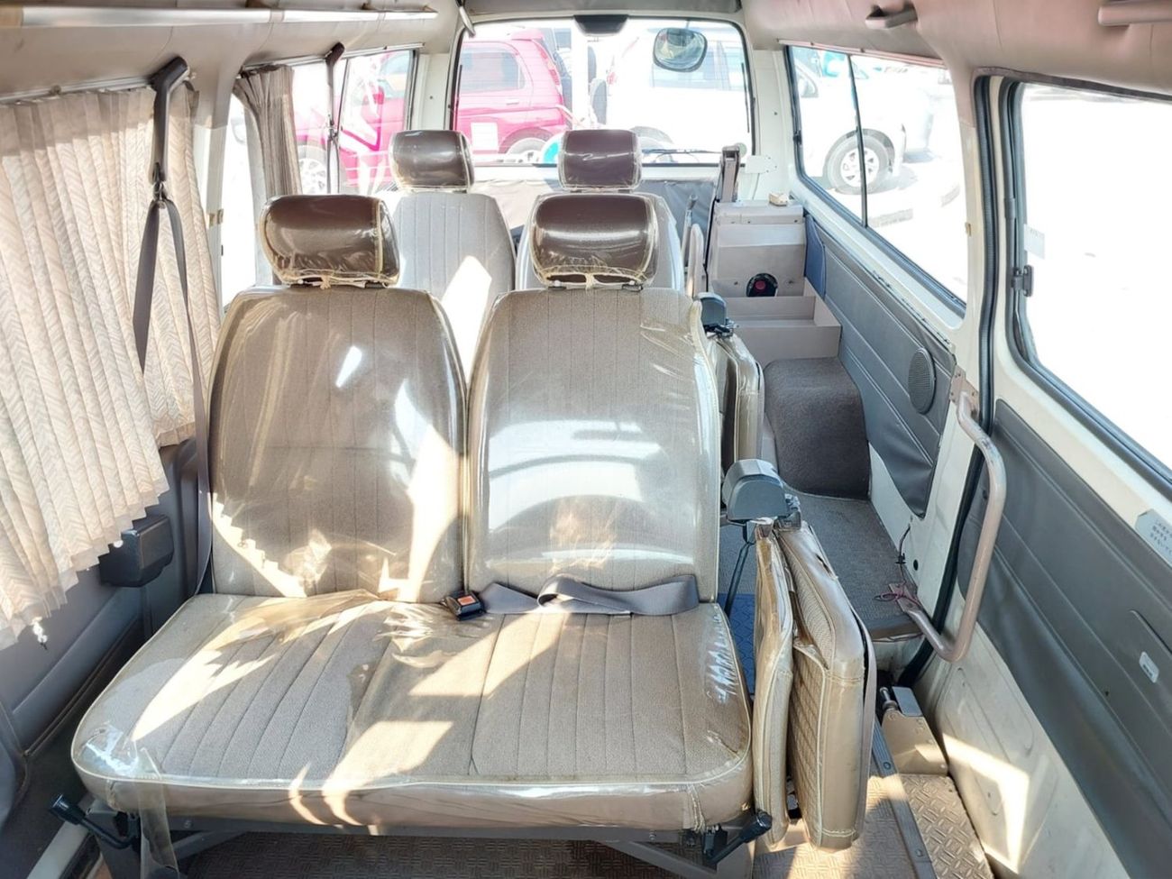 نيسان كارافان NISSAN CARAVAN VAN RHD 1999 MODEL 3.1 L DIESEL AUTOMATIC(PM07780)
