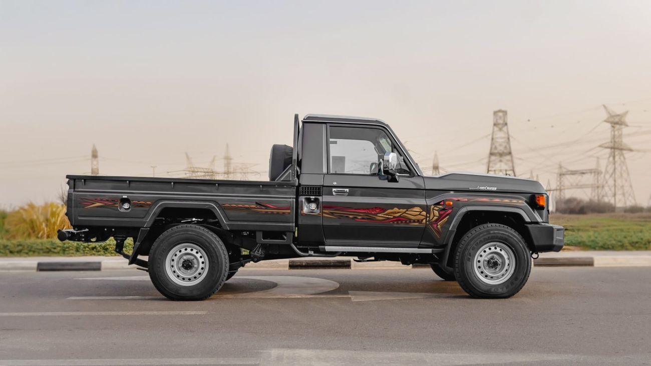 تويوتا لاند كروزر بيك آب 2025 Toyota Land Cruiser LC 79 4.0L AT Petrol (Gray-Brown)