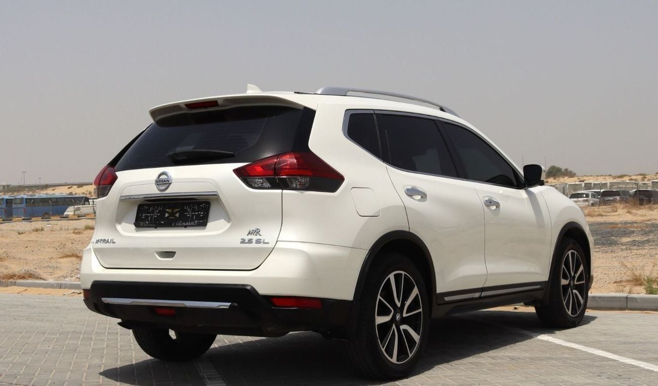 Nissan XTrail SL 2.5L (169 HP) Nissan X-Trail, a GCC car in excellent condition, accident-free, model 2021 with a