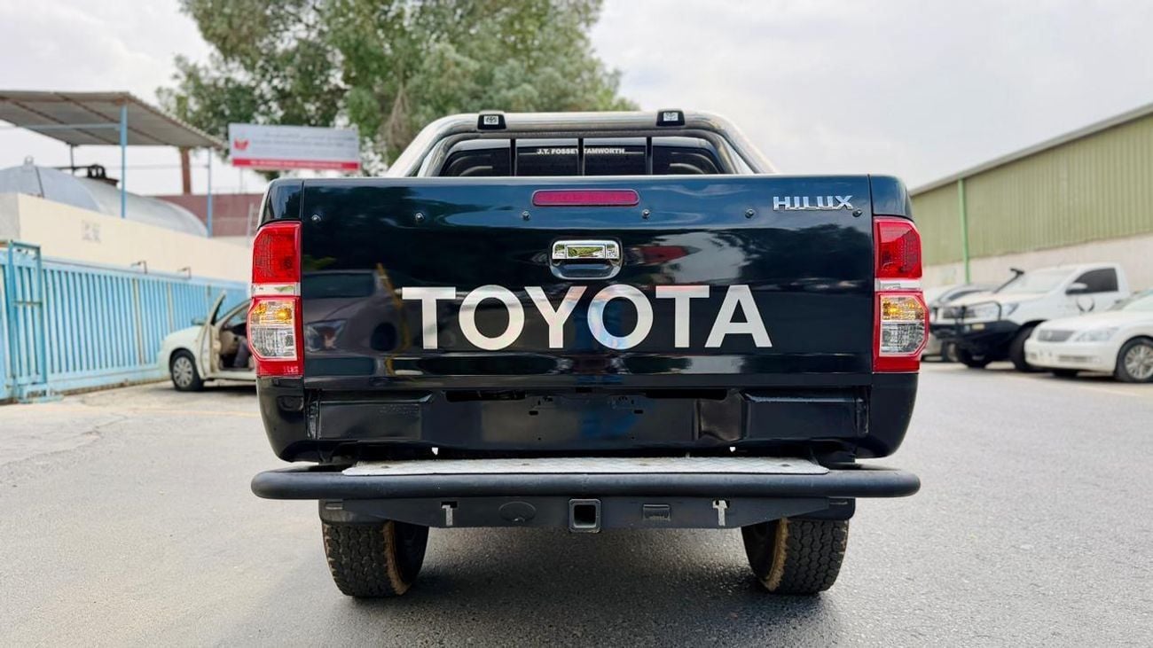 Toyota Hilux HEAVY BULL BAR INSTALLED | DOUBLE CABIN | MT | 4WD | 3.0 DIESEL ENGINE